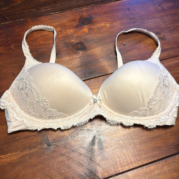 VICTORIA'S SECRET Body By Victoria No Wire Nude Bra 38D - Picture 1 of 6
